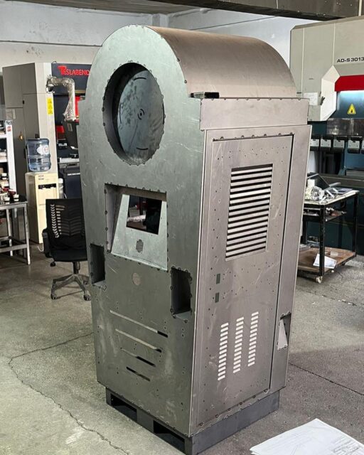 Elektrikli araç şarj istasyonu kabin üretimi.