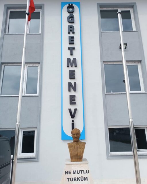 Söğütlü öğretmenevi #alüminyumkompozitpanel #pleksikutuharf #ışıklıkıtuharf #ofistimmobilya #monoreklam