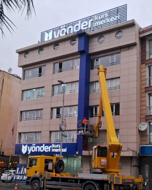 Yönder kurs merkezi #ışıklıçatıtabelası #ışıklıkutuharf #monoreklam