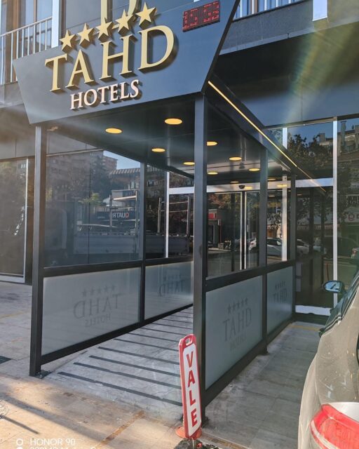 #tahdotel #alüminyumkutuharf #ışıklıreklam #alüminyumkompozit #cephegiydirme #monoreklam