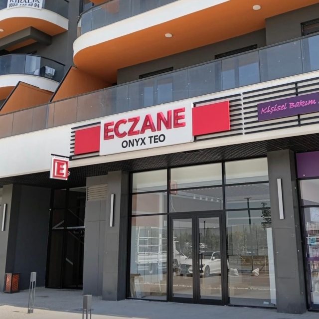 #eczanetabelası #kubikharf #pleksiglas #alüminyumkompozitreklam #monoreklam